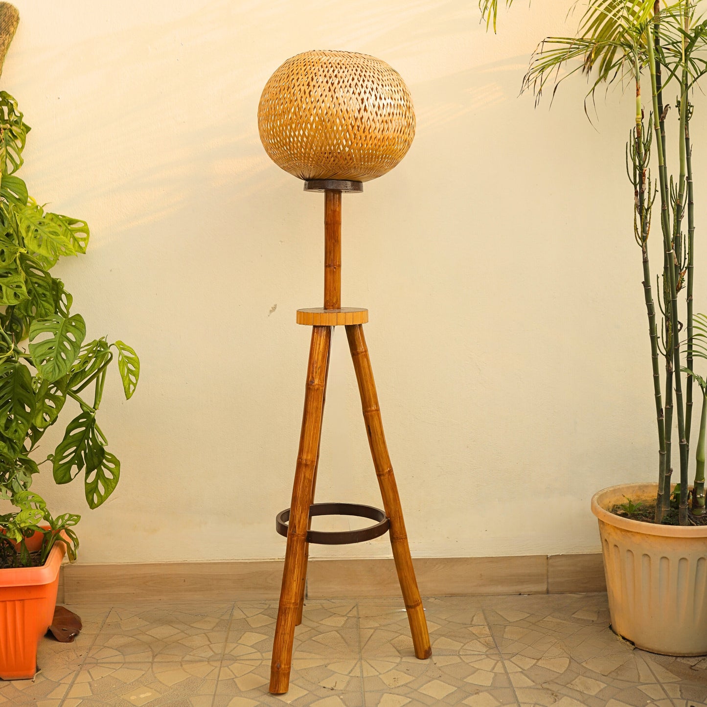 THE GLOBE LAMP